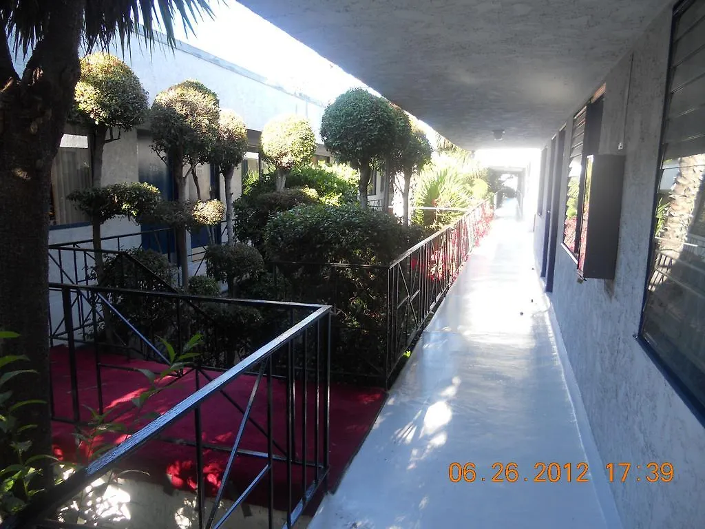 La Adventurer Hotel Inglewood 3*,