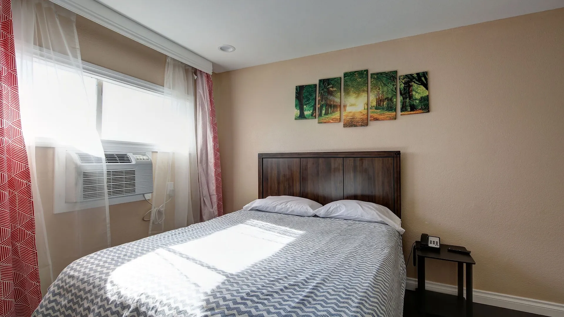 La Adventurer Hotel Inglewood