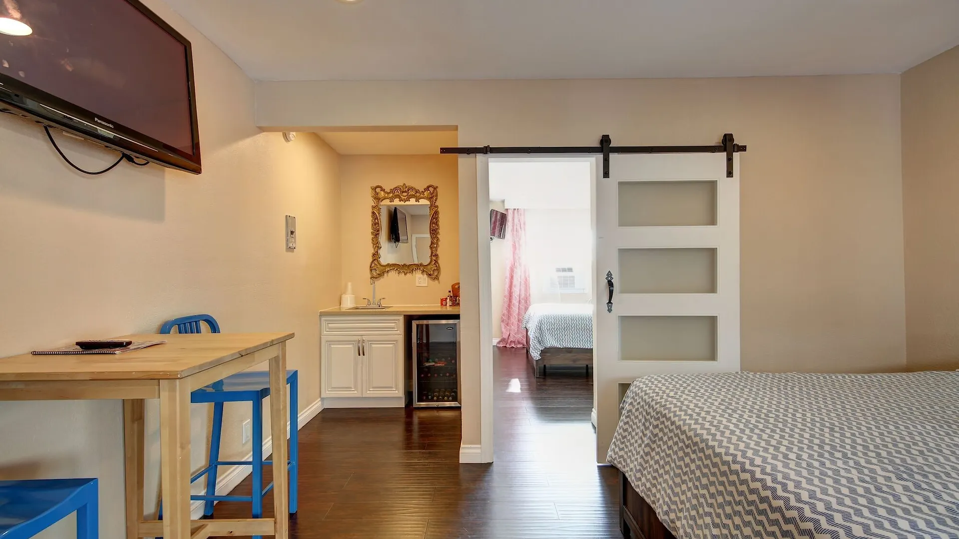 La Adventurer Hotel Inglewood